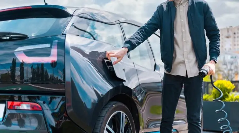 Mantenimiento de vehículos híbridos y eléctricos